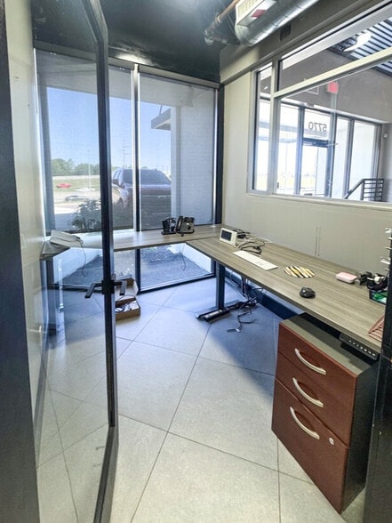 More Photos Of 5770 E Skelly Dr, Tulsa Office For Lease