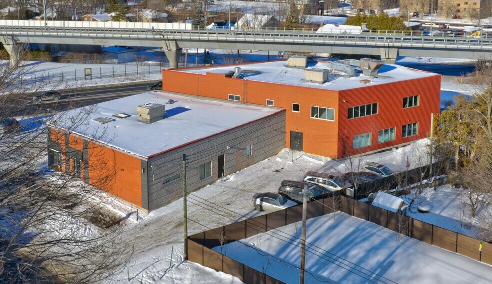 More Photos Of 11400 Boul Gouin E, Montréal Veterinarian Kennel For Sale