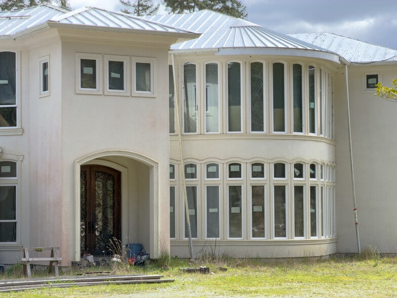 More Photos Of 46914 US-101, Bandon General Retail For Sale