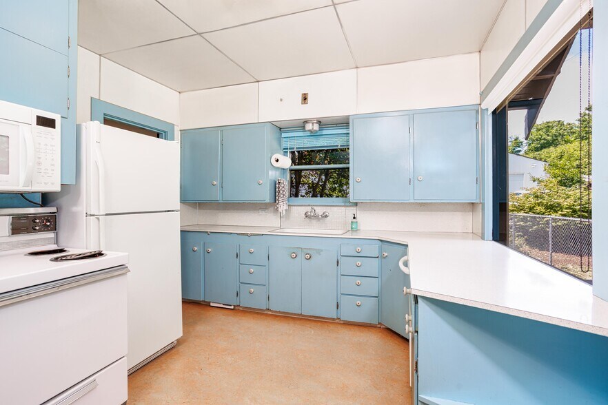 More Photos Of 2105 SE Ochoco St, Portland Office For Sale