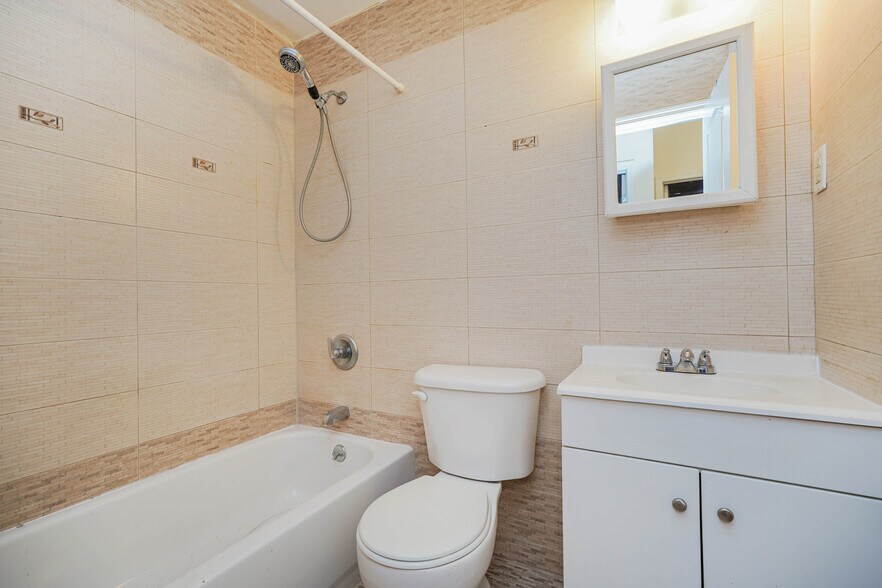 More Photos Of 1330-1332 Rockland Ave, Staten Island Medical For Sale