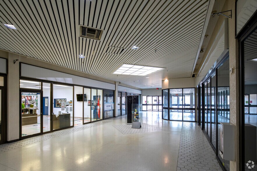 More Photos Of 760 Brant St, Burlington Office For Lease