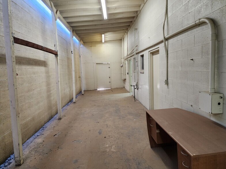 More Photos Of 1515 E Tulare Ave, Tulare Flex For Lease