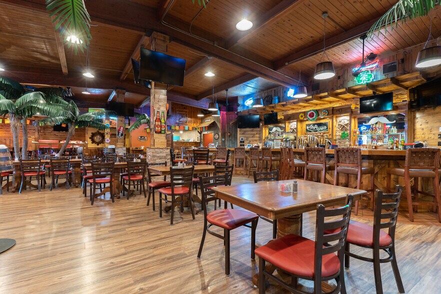 More Photos Of 1401 S Morley St, Moberly Restaurant For Sale