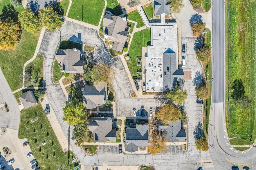 More Photos Of 1907 N Cunningham Ave, Urbana Hotel For Sale