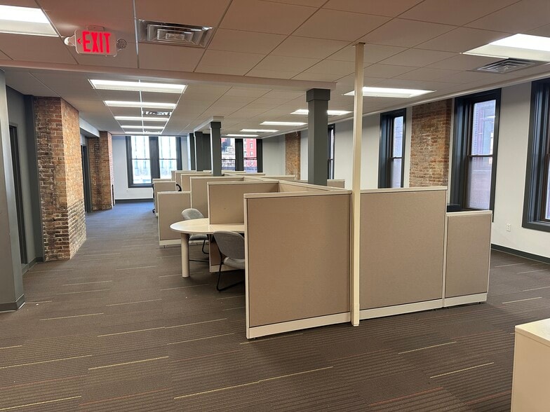 More Photos Of 2217 E 9th St, Cleveland Office For Lease