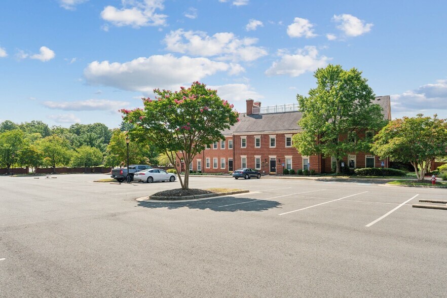 More Photos Of 10470-10476 Armstrong St, Fairfax Medical For Sale