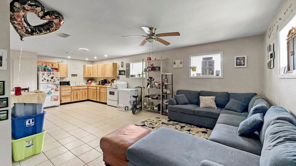 More Photos Of 300 S Cedar St, Crockett Apartments For Sale