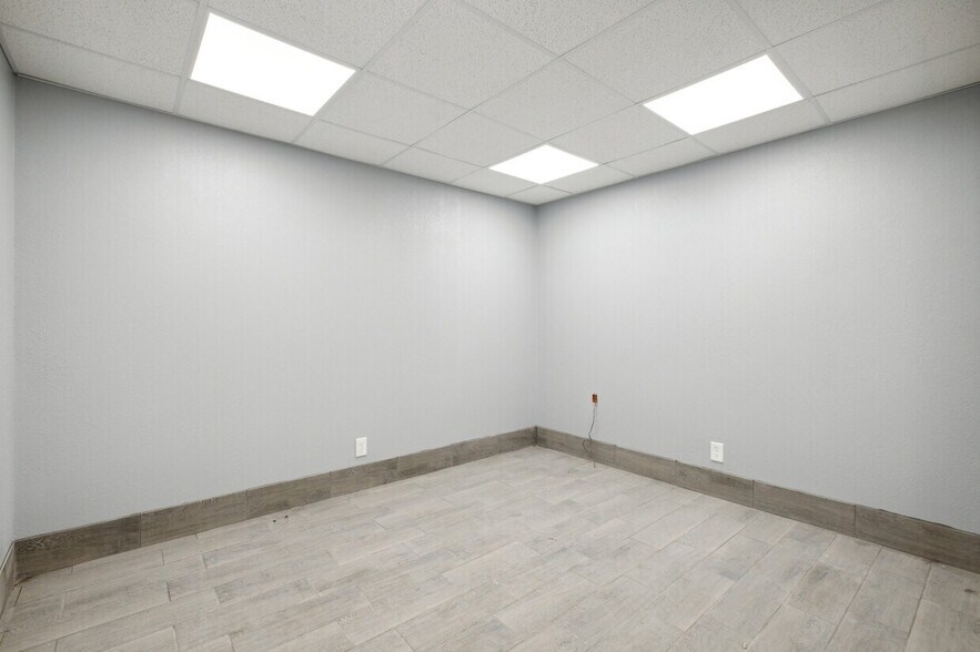 More Photos Of 3438-3446 Snelling Ave S, Minneapolis Distribution For Lease