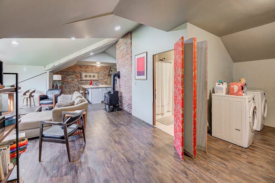 More Photos Of 2245 Head Ln, Helena Hotel For Sale
