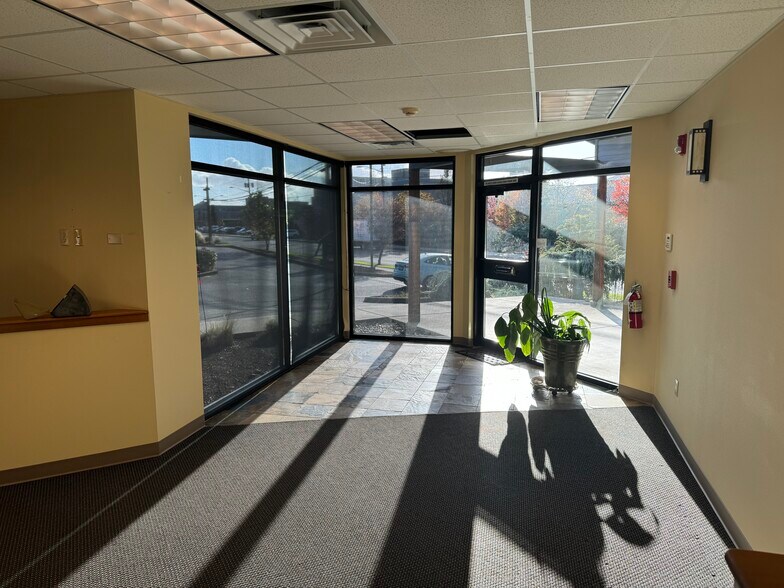 More Photos Of 130 S 15th St, Mount Vernon Medical For Lease
