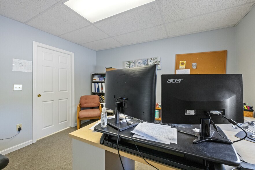 More Photos Of 214 Lake St, Bristol Office For Sale