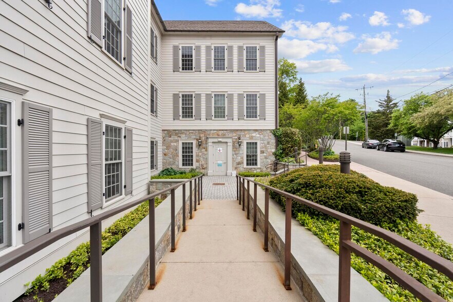 More Photos Of 745 Boston Post Rd, Darien Apartments For Sale