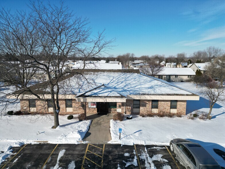 Primary Photo Of 3601 Commerce Ct, Appleton Office For Lease