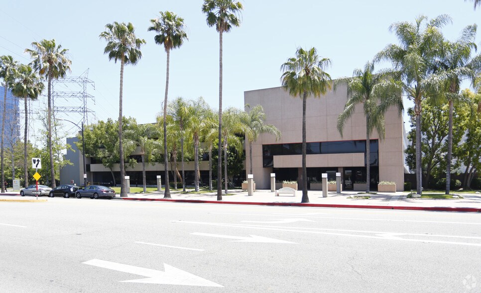 More Photos Of 3000 W Alameda Ave, Burbank Movie Radio TVStudio For Lease