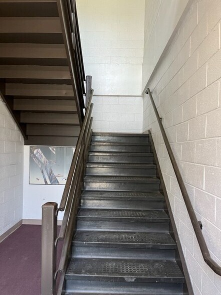 More Photos Of 5505 Vine St, Alexandria Warehouse For Lease