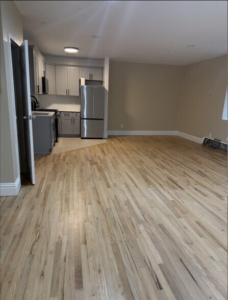 More Photos Of 11882 Metropolitan Ave, Kew Gardens Office For Sale
