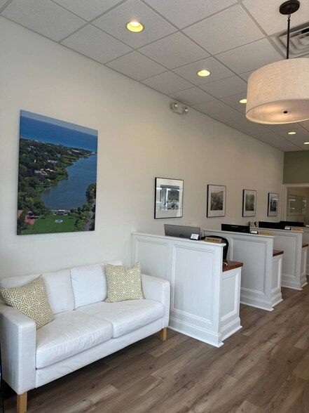 More Photos Of 16 Hampton Rd, Southampton Storefront Retail Office For Sale