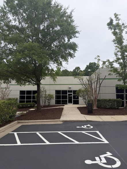 More Photos Of 3500 Gateway Centre Blvd, Morrisville Light Distribution For Lease