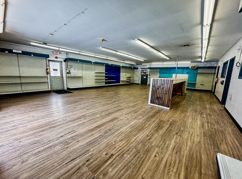 More Photos Of 33 Transport Dr, Bennington Freestanding For Sale