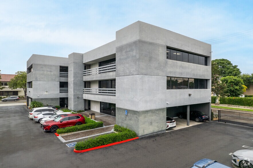 More Photos Of 1600 E 4th St, Santa Ana Medical For Lease