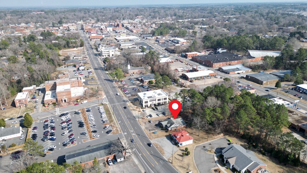 More Photos Of 611 Carthage St, Sanford Medical For Lease