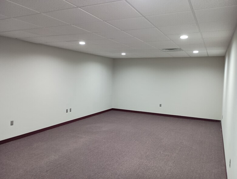 More Photos Of 2330 NE Independence Ave, Lee's Summit Warehouse For Sale