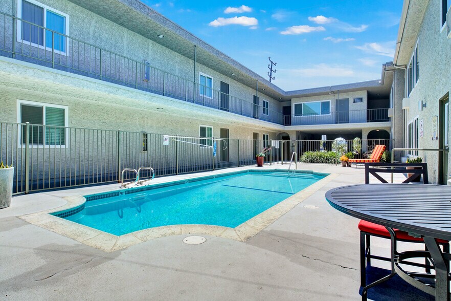 More Photos Of 14849 Vanowen St, Van Nuys Apartments For Sale