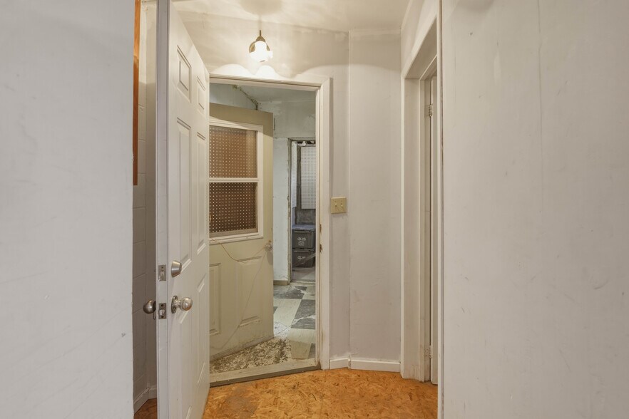 More Photos Of 7024 Hwy 6, Tobermory Storefront Retail Residential For Sale