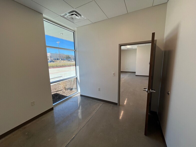 More Photos Of 1100 Lakeside Parkway, Flower Mound Industrial For Lease