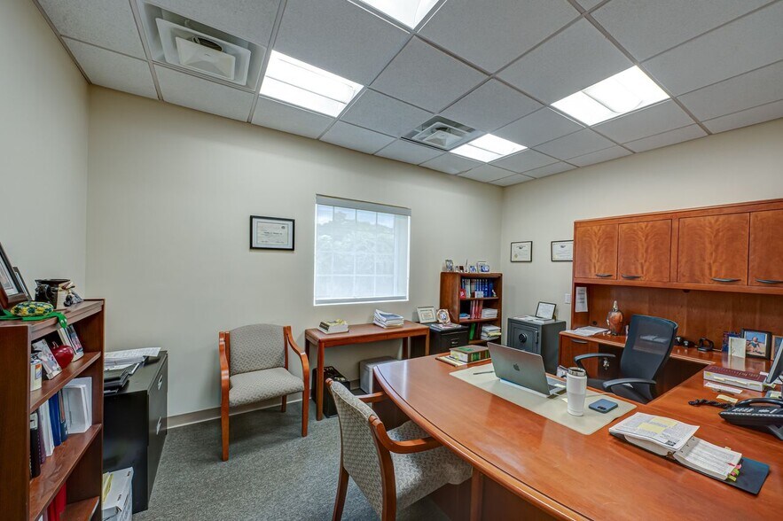 More Photos Of 1698 Roosevelt Ave, Bohemia Office For Sale