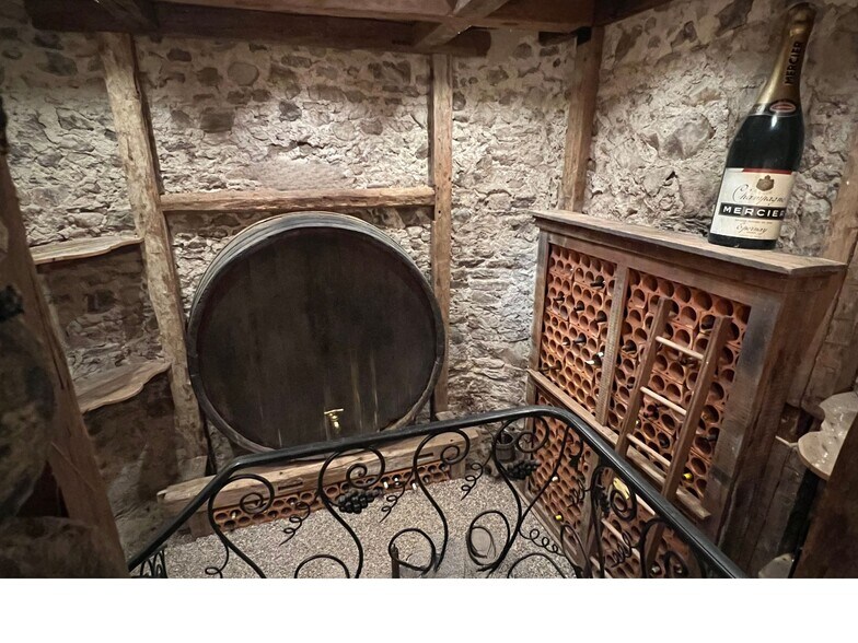 More Photos Of 557 Main St, Woodbury Specialty For Sale