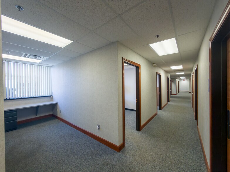 More Photos Of 22960 Venture Dr, Novi Warehouse For Lease