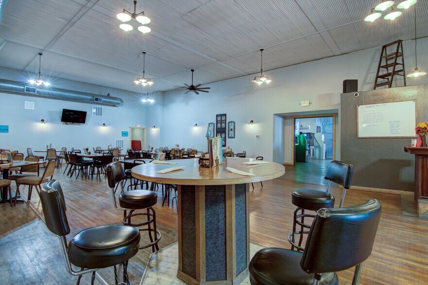 More Photos Of 115 Diamond St N, Ridgeland General Retail For Sale