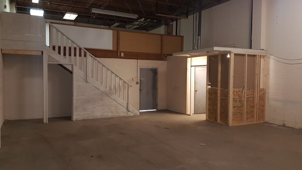More Photos Of 5912 54 Ave, Red Deer Service For Sale