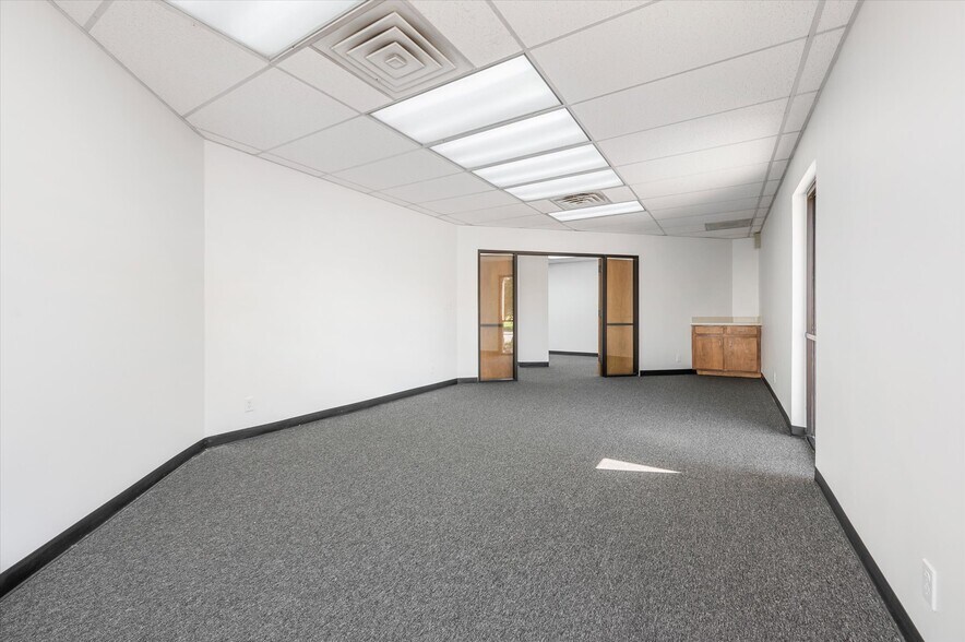 More Photos Of 1175 Post & Paddock Rd, Grand Prairie Office For Lease