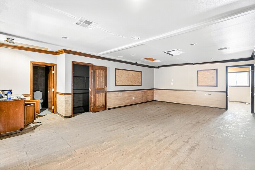 More Photos Of 1161 N Vermont Ave, Los Angeles General Retail For Lease