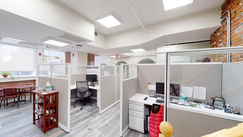 More Photos Of 22 Beacon St, Boston Storefront Retail Office For Lease