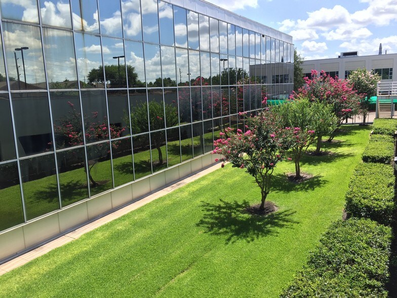 More Photos Of 9703 Richmond Ave, Houston Office For Lease