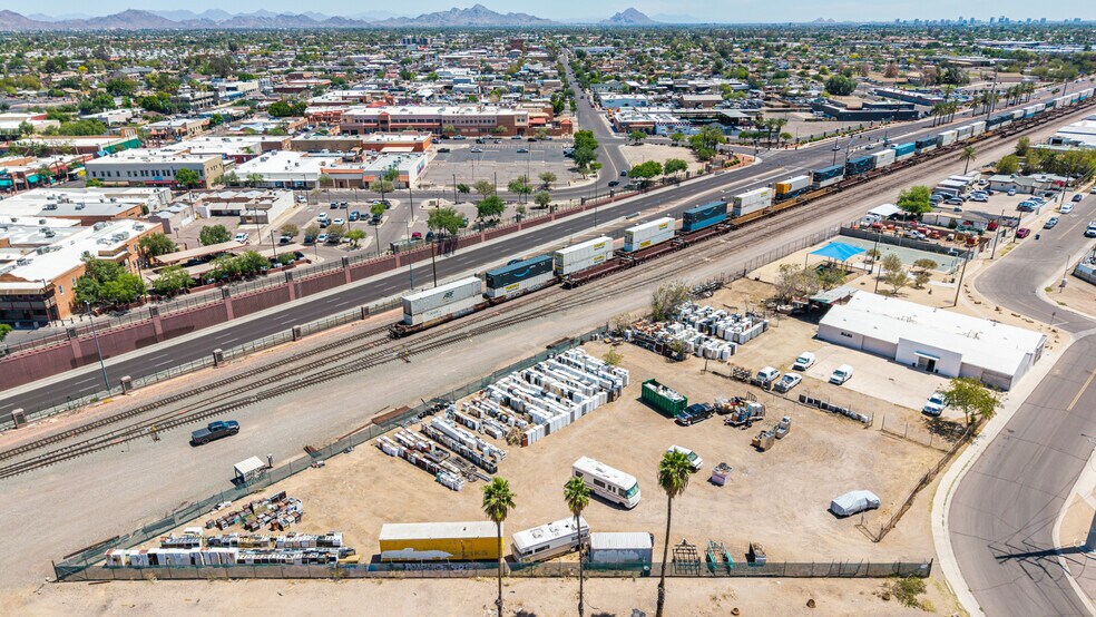 More Photos Of 5850 W Market St, Glendale Service For Sale