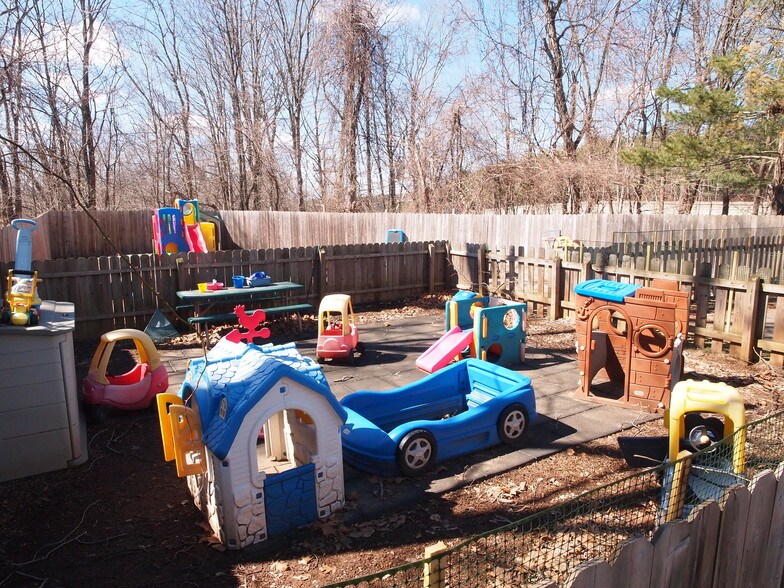 More Photos Of 999 Foxon Rd, North Branford Unknown For Lease