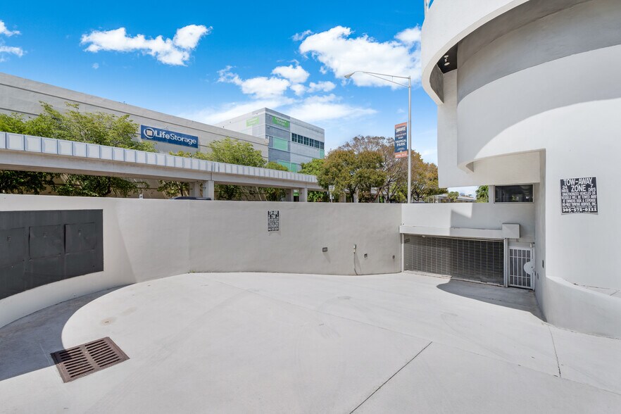 More Photos Of 2424 S Dixie Hwy, Coconut Grove Loft Creative Space For Sale