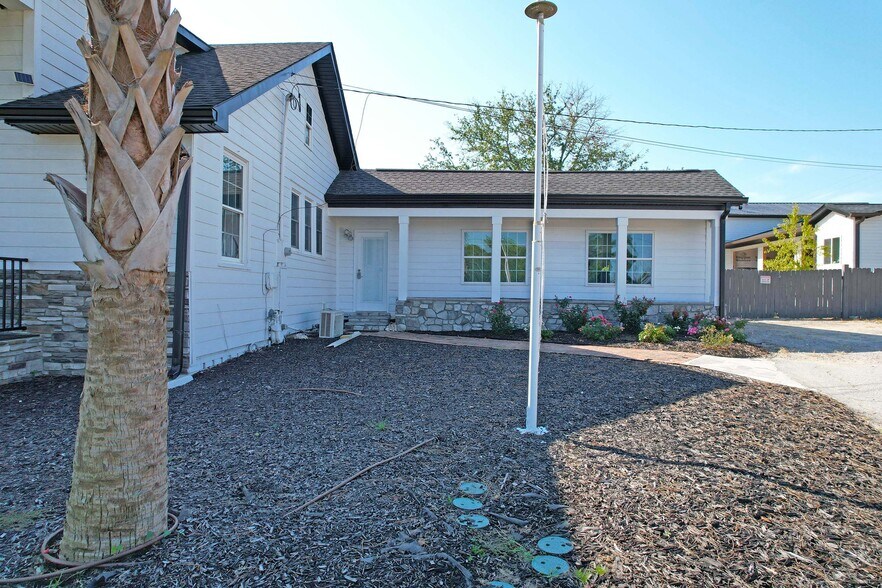 More Photos Of 3019 Augusta Rd, West Columbia Light Distribution For Sale