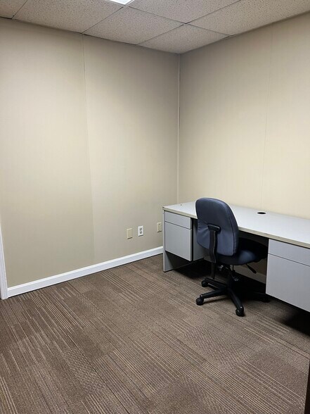 More Photos Of 949 Carl Vison Parkway, Centerville Light Distribution For Lease