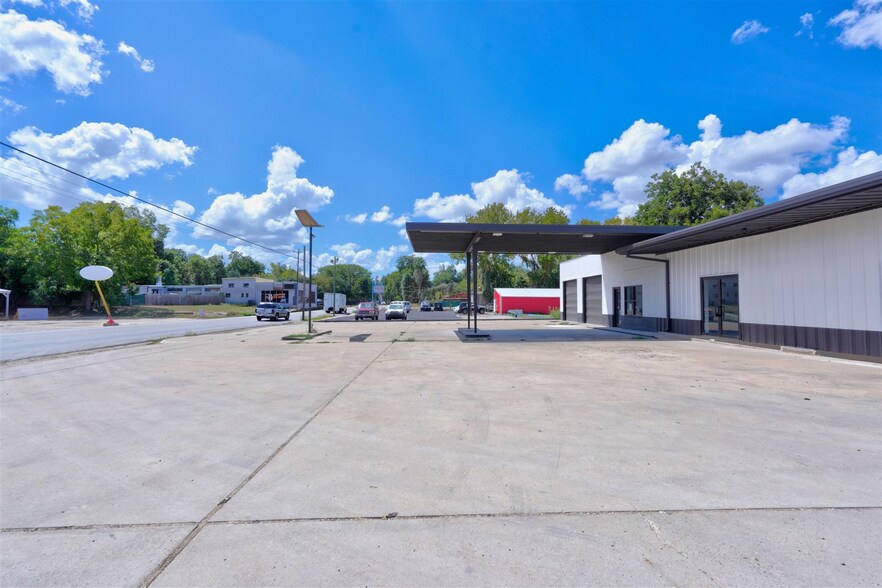 More Photos Of 623 N Richmond Rd, Wharton Auto Repair For Sale