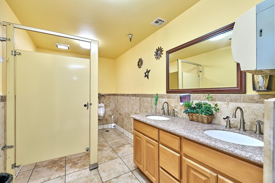 More Photos Of 614 E Walnut St, Carson Warehouse For Sale