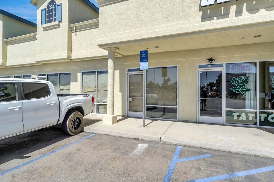 More Photos Of 5348-5374 N Spruce Ave, Fresno Freestanding For Lease