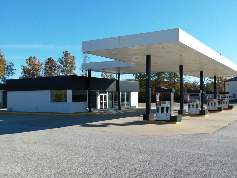 More Photos Of 606 Shirlee St, Vincennes Service Station For Sale