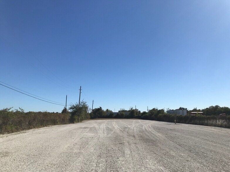 More Photos Of 16570 Beaumont Hwy, Houston Land For Lease