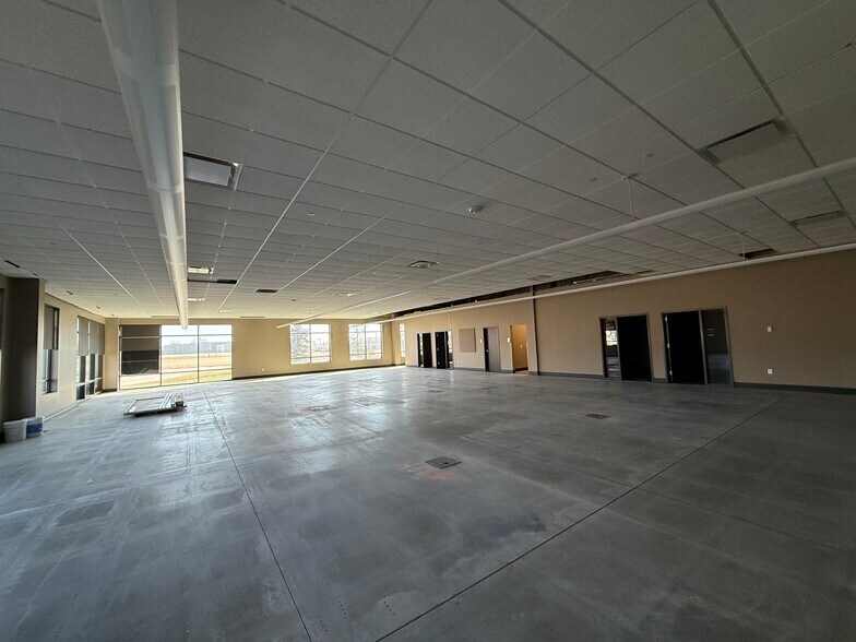 More Photos Of 1450 N Center Point Rd, Hiawatha Office For Lease